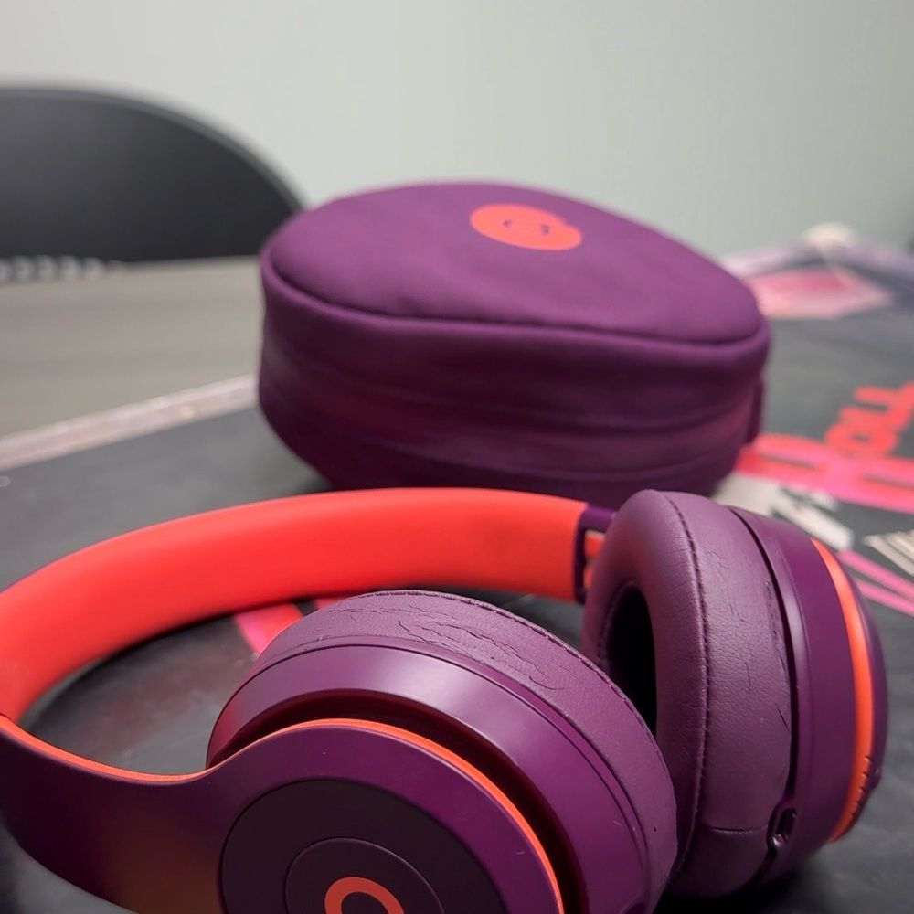 Beats Solo 2 by Dre Headphones with New Never Worn Ear Pads